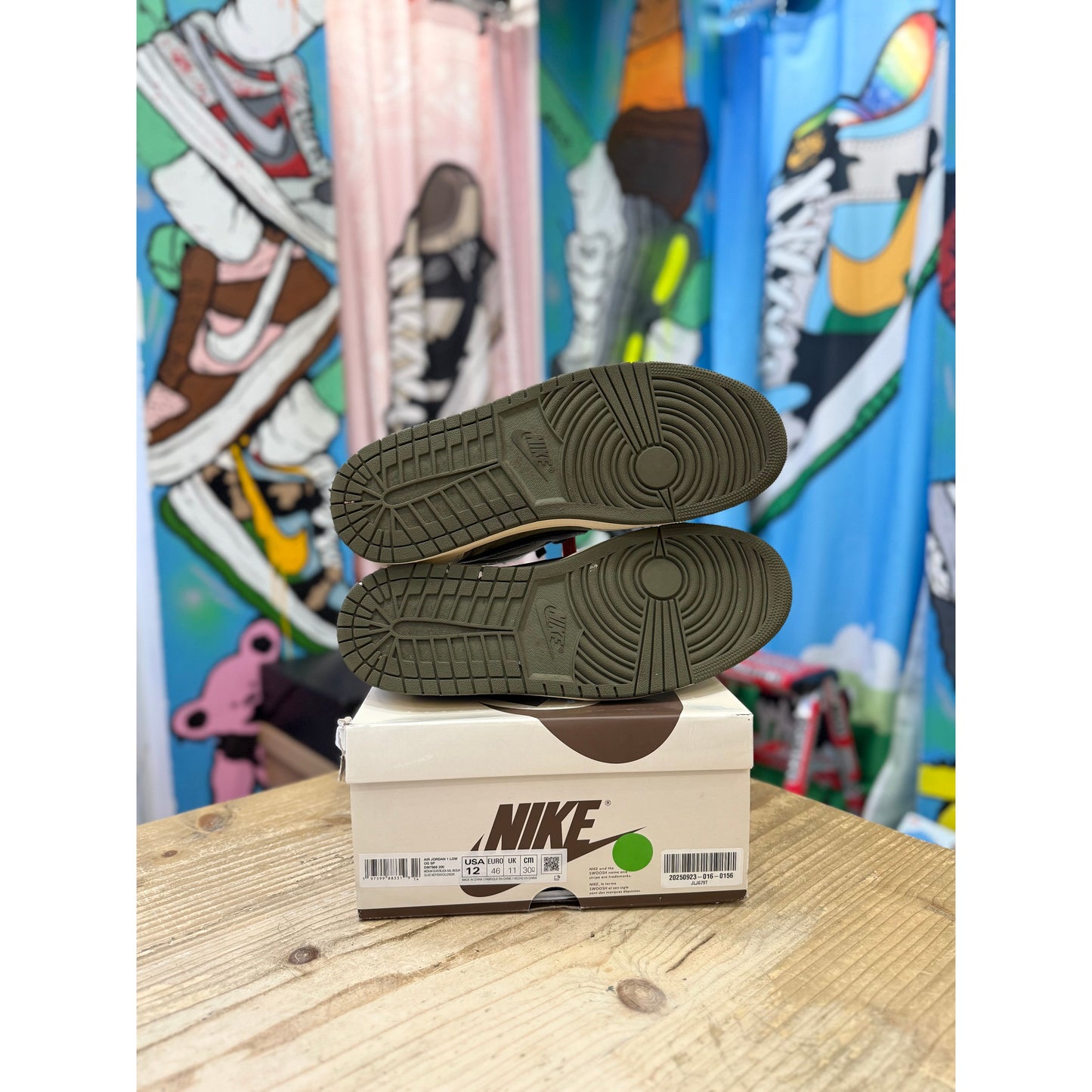 Jordan 1 Low Travis Scott Medium Olive UK 11