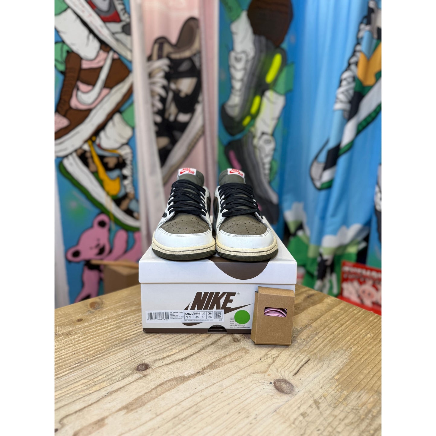 Jordan 1 Low Travis Scott Medium Olive UK 10