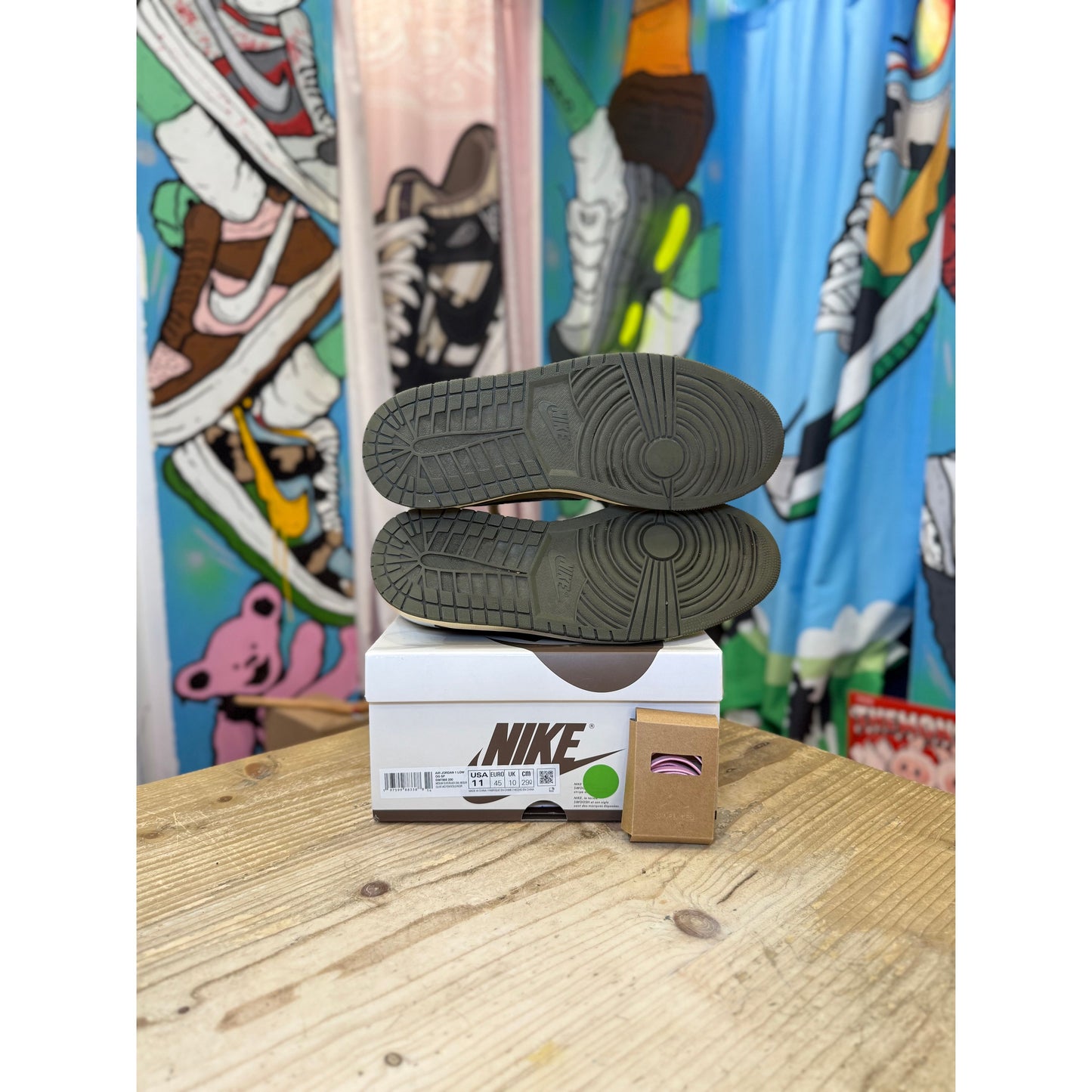 Jordan 1 Low Travis Scott Medium Olive UK 10