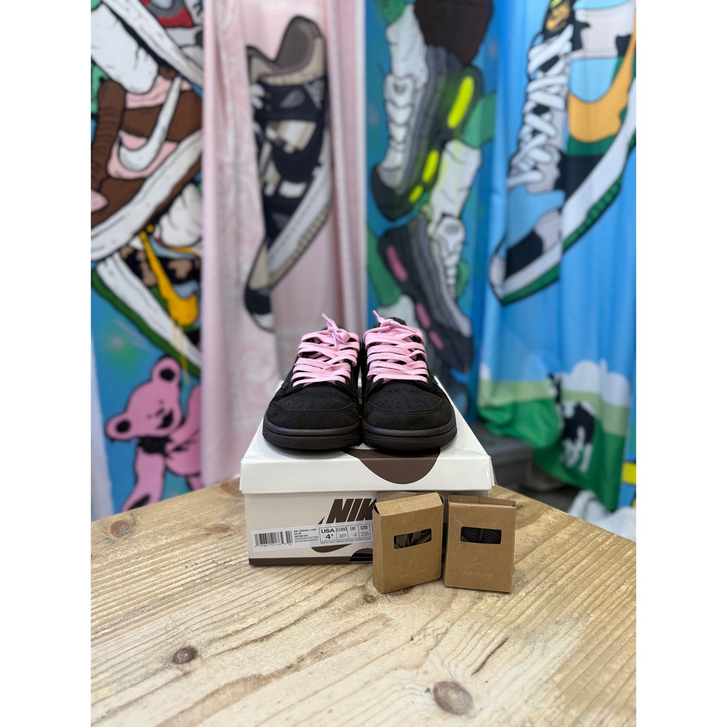 Jordan 1 Low Travis Scott Velvet Brown UK 4