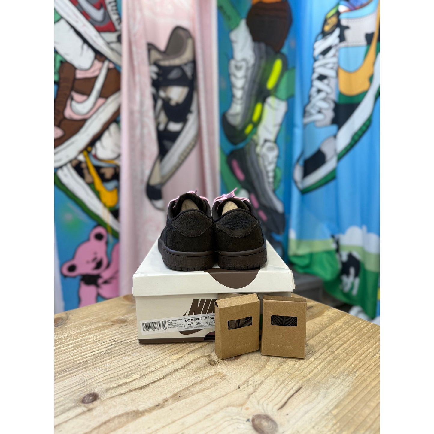 Jordan 1 Low Travis Scott Velvet Brown UK 4