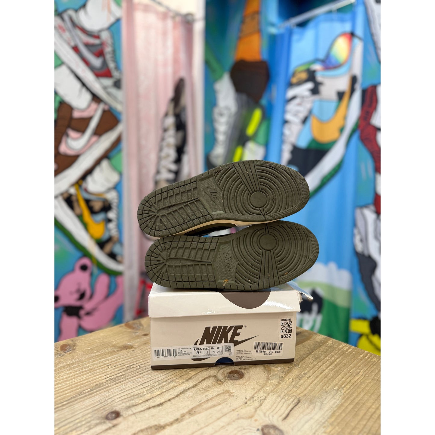 Jordan 1 Low Travis Scott Medium Olive UK  7.5