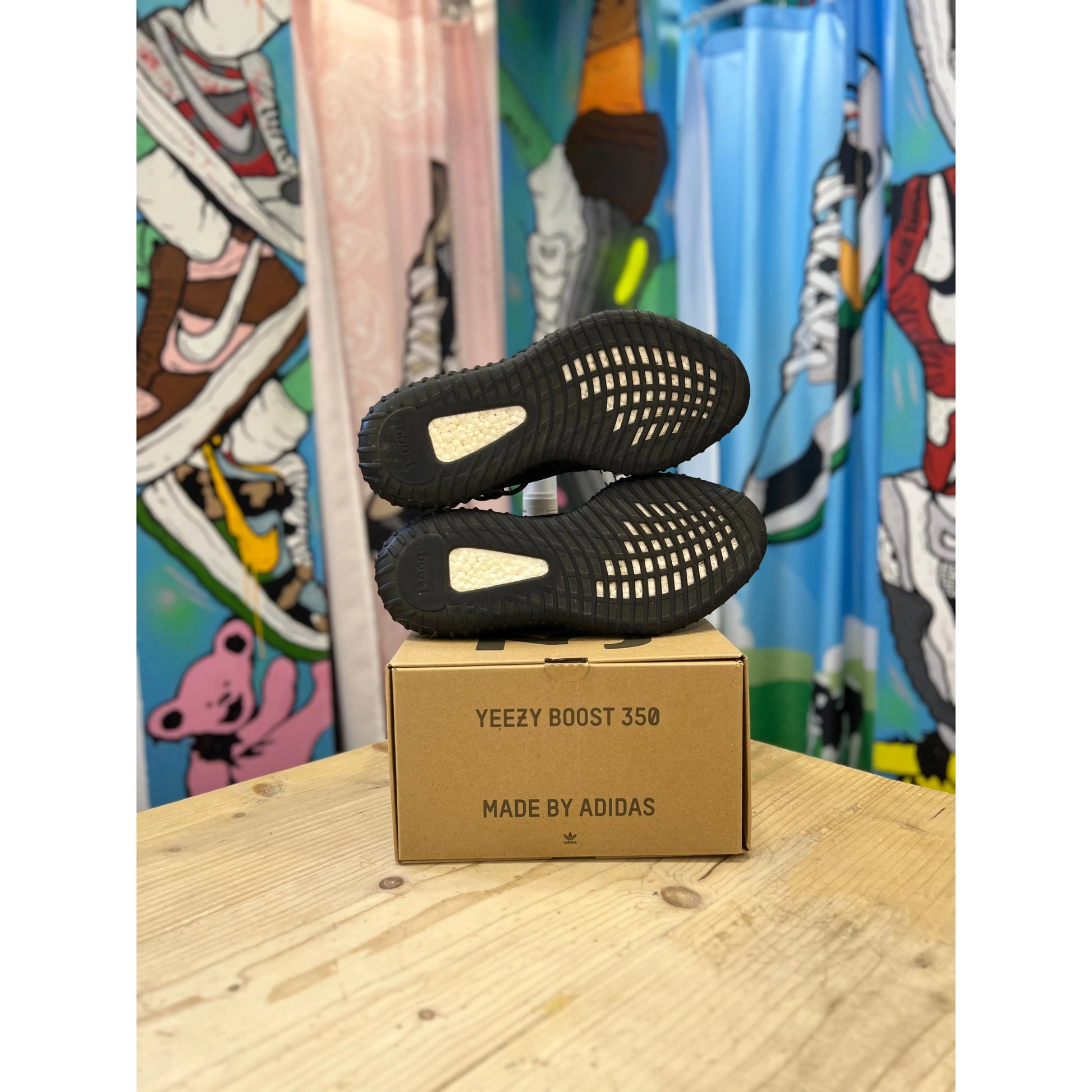 Adidas yeezy boost 350 v2 black uk shop