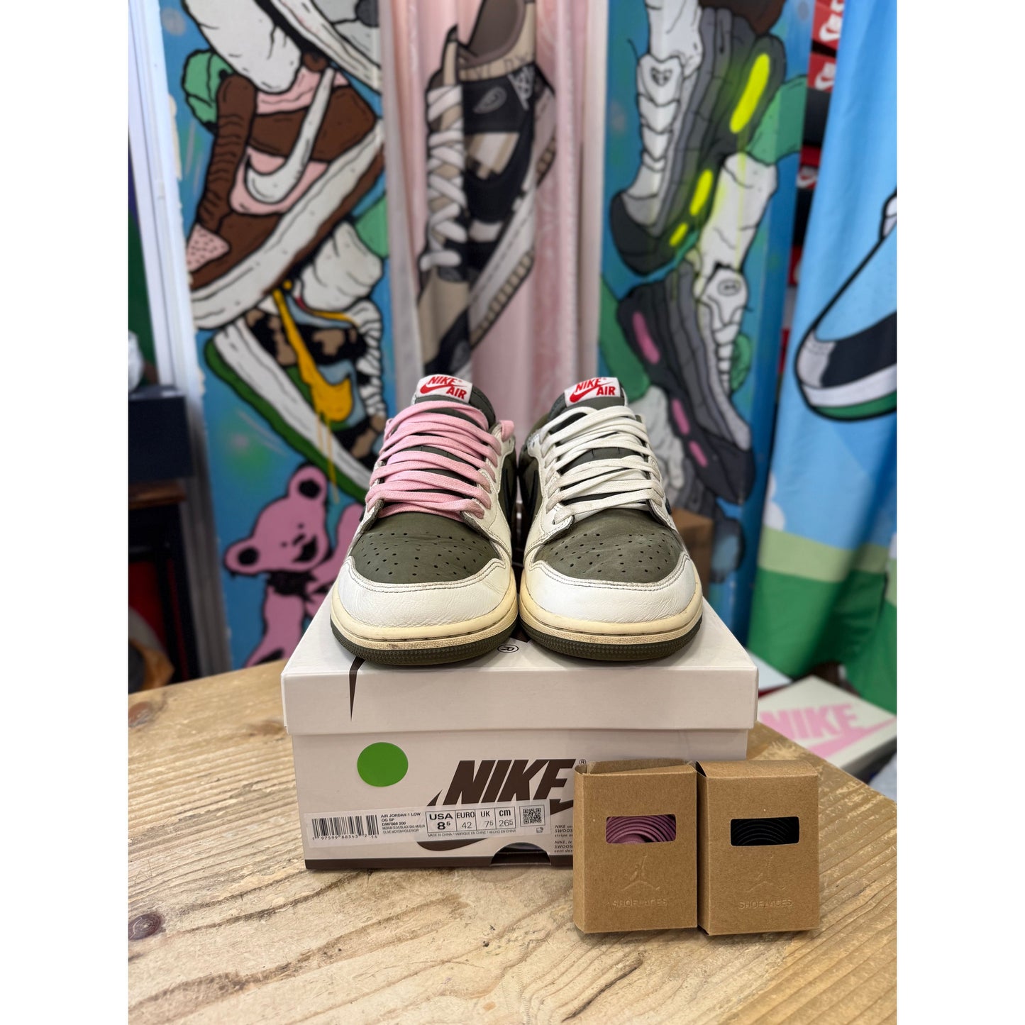 Jordan 1 Low Travis Scott Medium Olive  UK 7.5