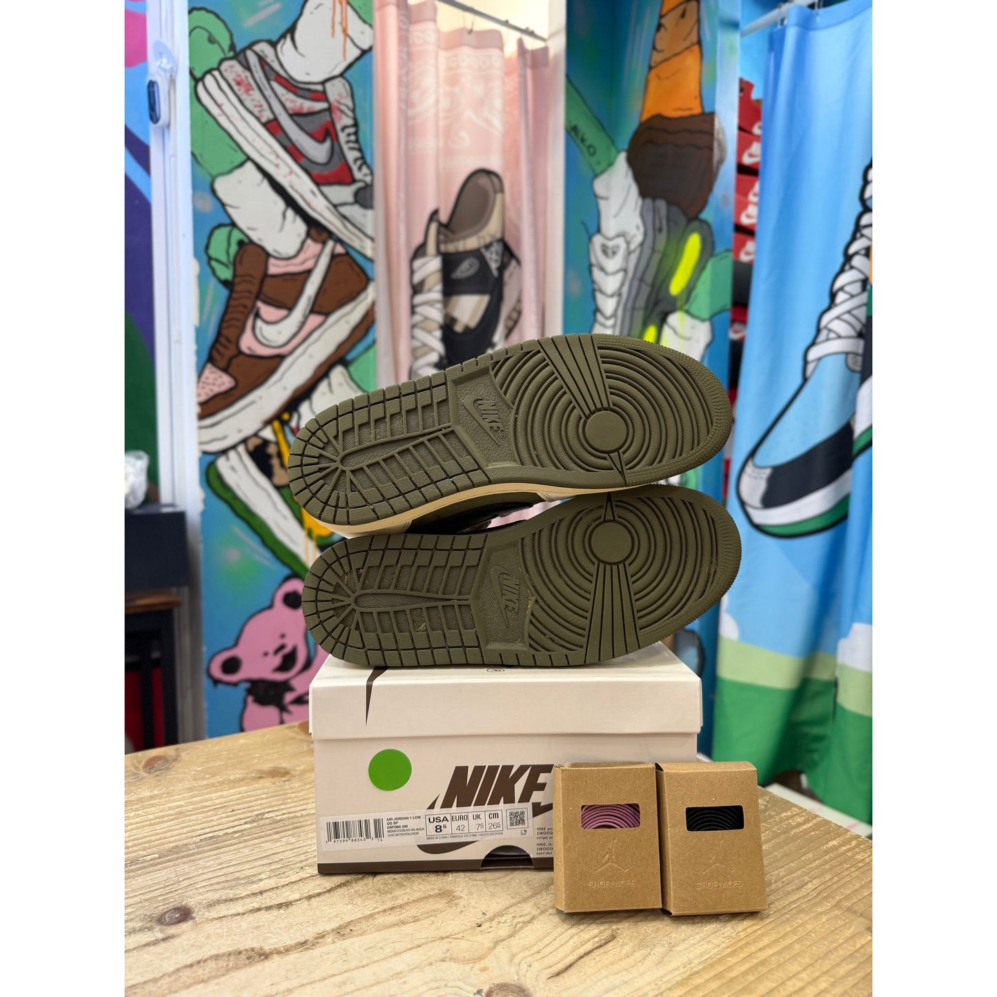 Jordan 1 Low Travis Scott Medium Olive  UK 7.5