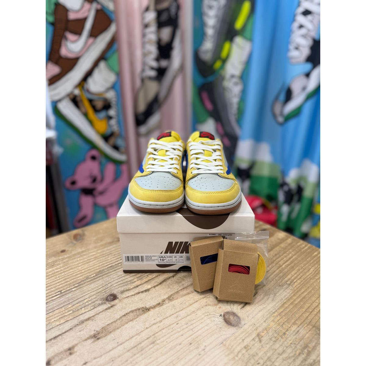 Jordan 1 Low Travis Scott Canary UK8