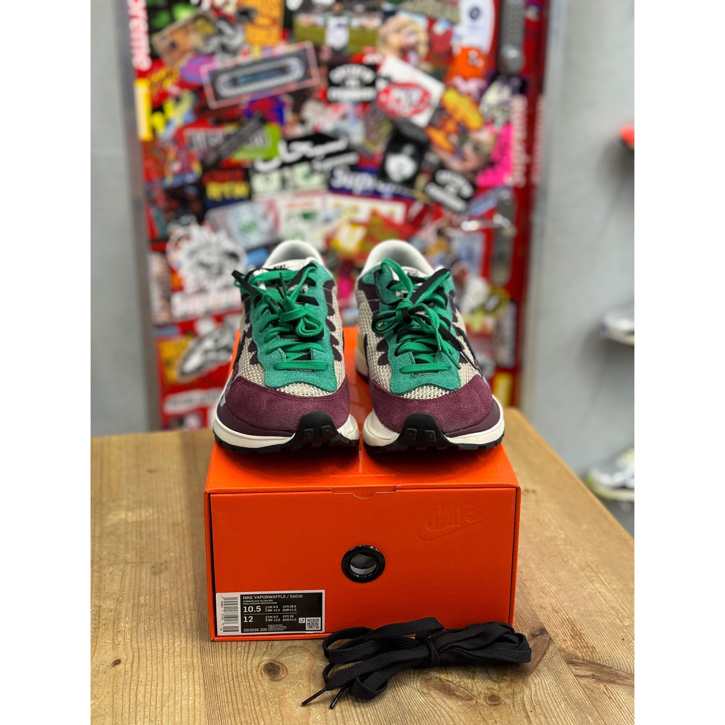Nike Vaporwaffle sacai Villain Red Neptune Green UK 9.5.