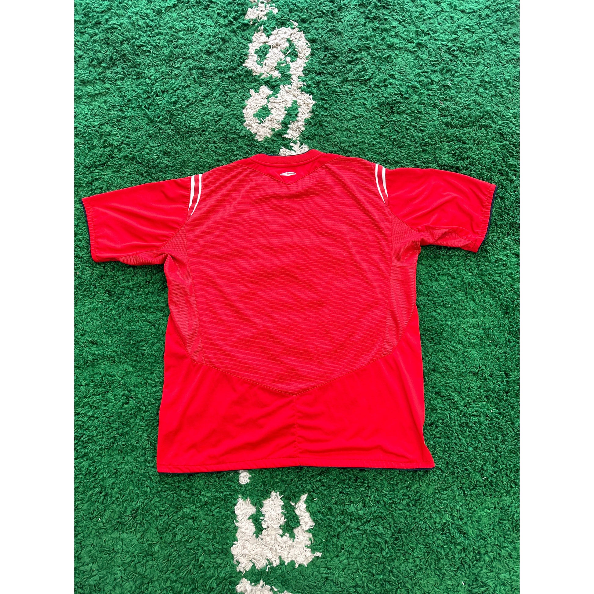 ENGLAND AWAY SHIRT 2004-2006 XL by KershKits in Clothing. Available at KershKicks for £30.00. A must-have for fans of KershKits looking to elevate their style with this Kits.