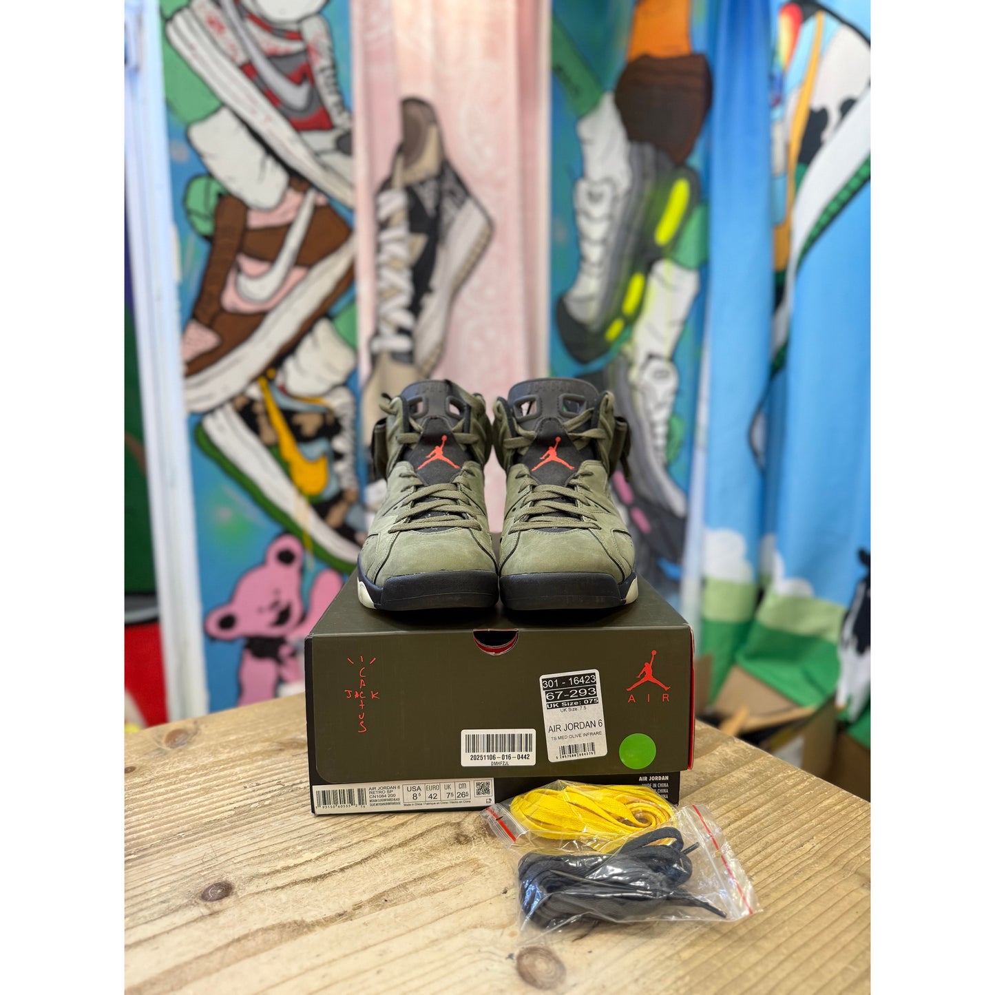 Jordan 6 Travis Scott Olive UK 7.5