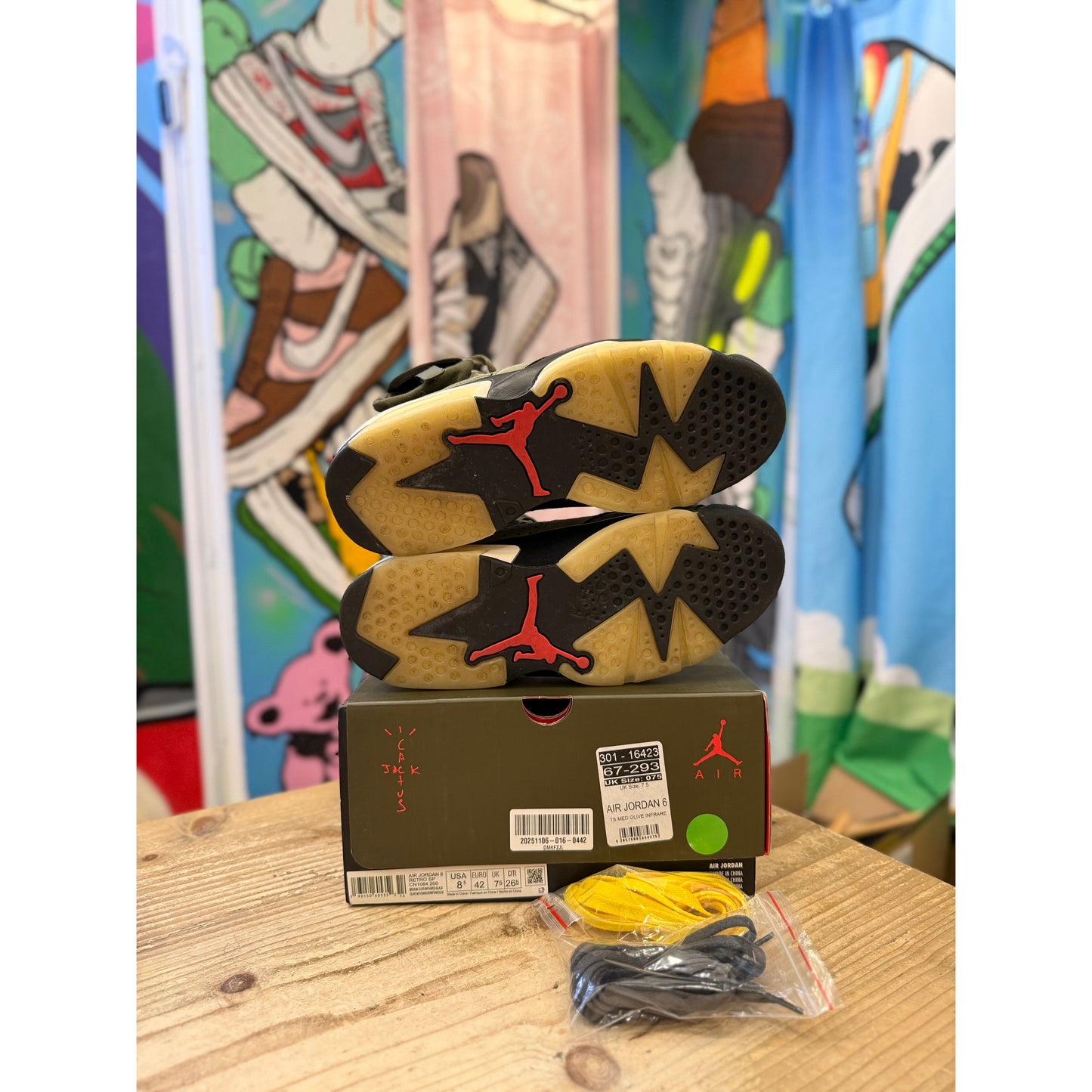 Jordan 6 Travis Scott Olive UK 7.5