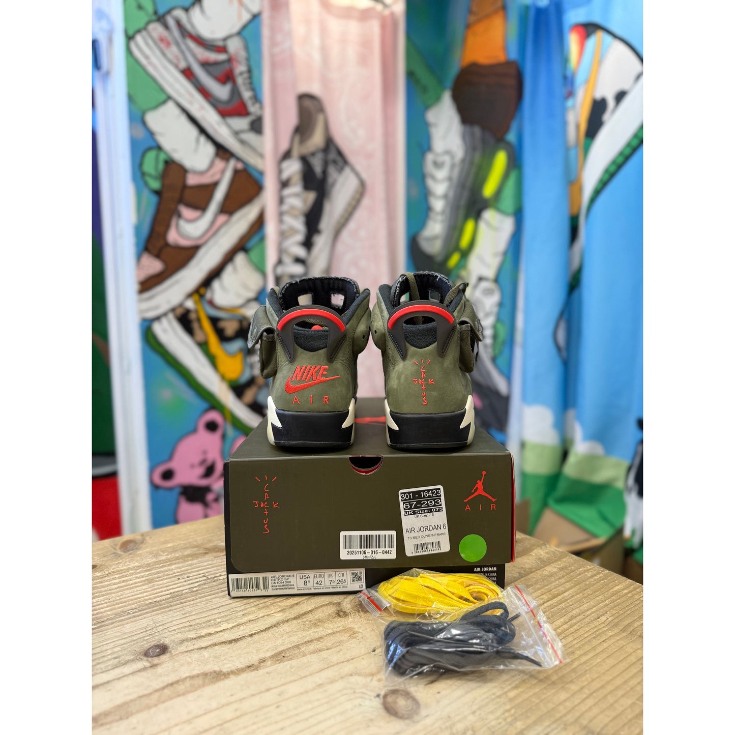 Jordan 6 Travis Scott Olive UK 7.5