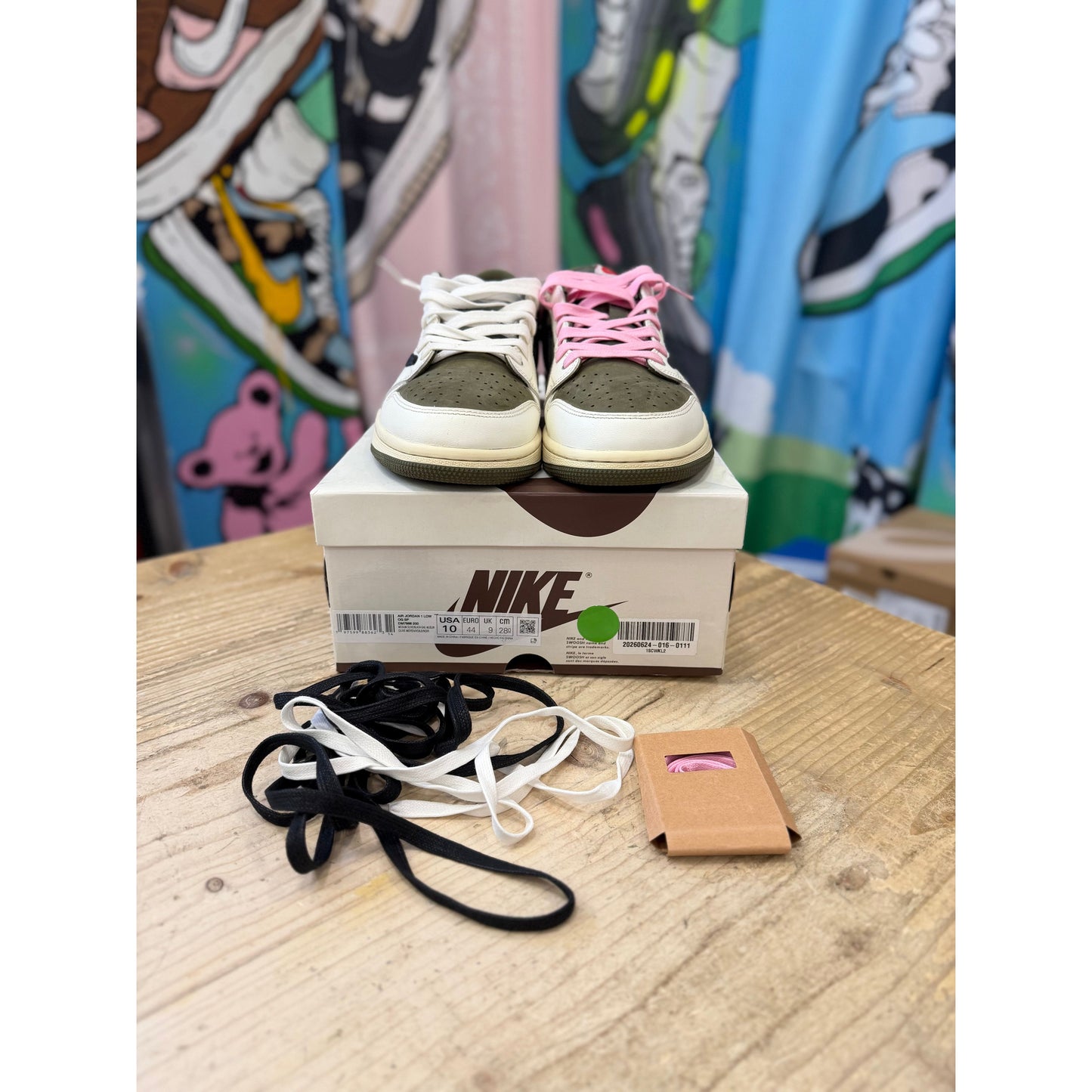 Jordan 1 Travis Scott Medium Olive UK9