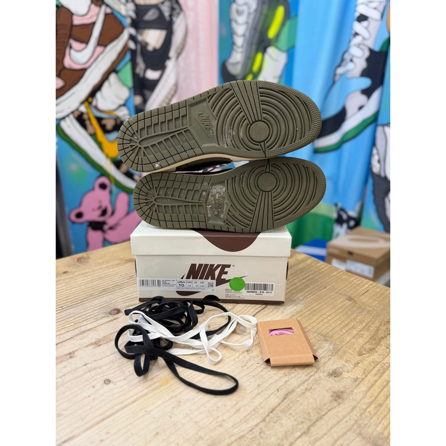 Jordan 1 Travis Scott Medium Olive UK9