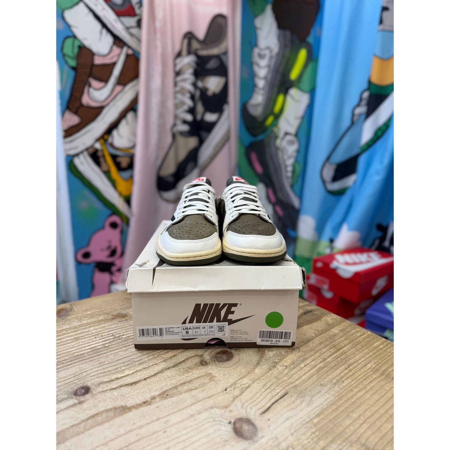 Jordan 1 Low Travis Scott Medium Olive UK7