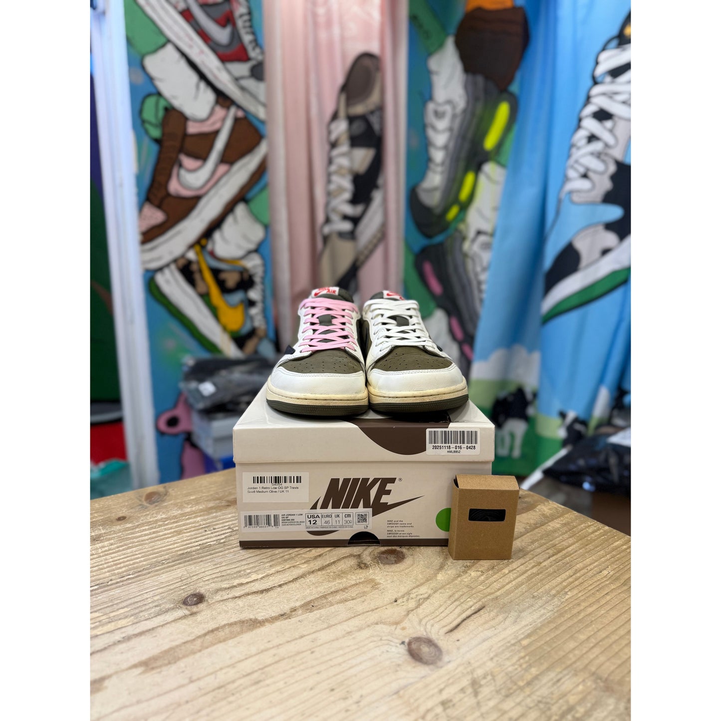 Jordan 1 Low Travis Scott Medium Olive UK11