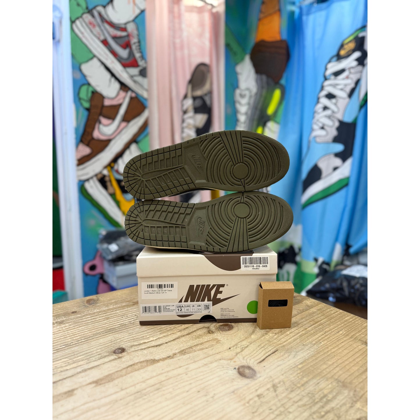 Jordan 1 Low Travis Scott Medium Olive UK11
