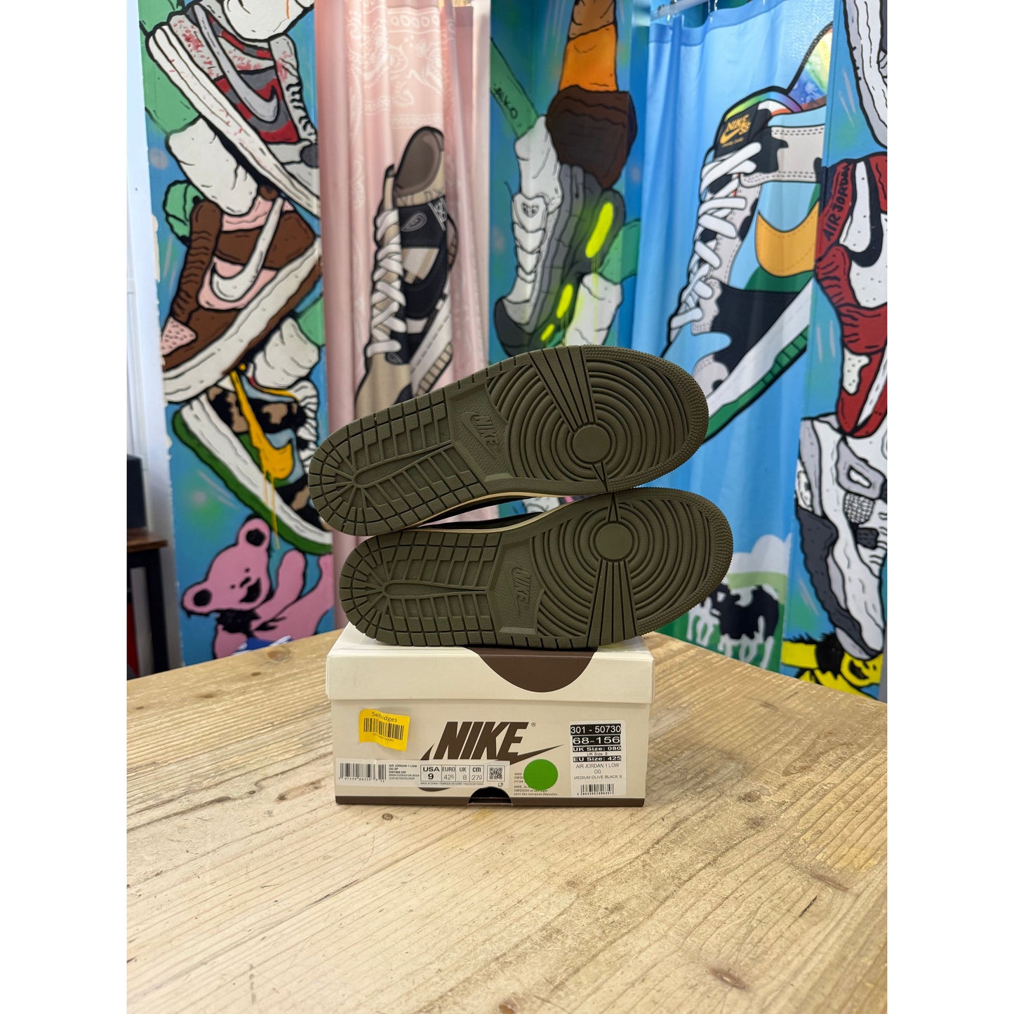 Jordan 1 Low Travis Scott Medium Olive UK8