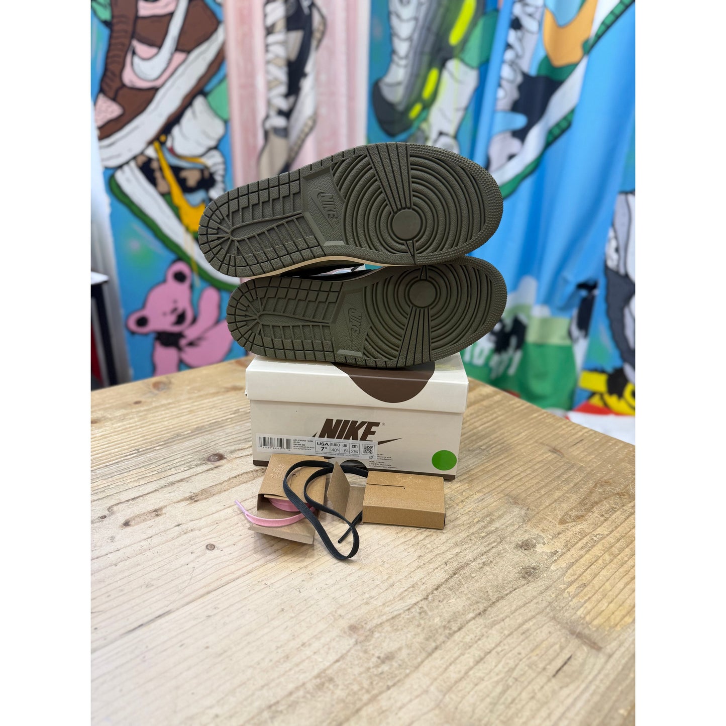 Jordan 1 Low Travis Scott Medium Olive UK6.5