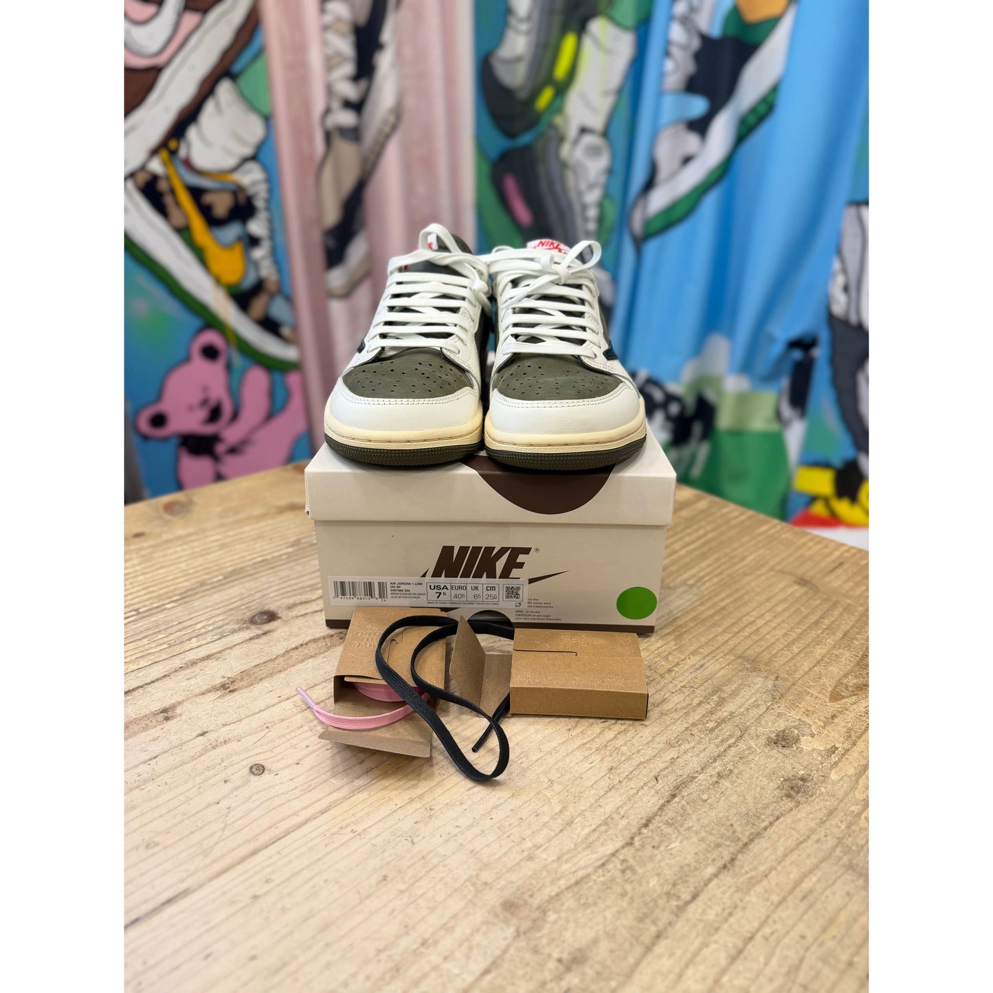 Jordan 1 Low Travis Scott Medium Olive UK6.5