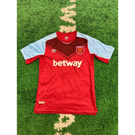 West Ham United Home Jersey 2017/18 XL 9/10 by KershKits in . Available at KershKicks for £50.00. A must-have for fans of KershKits looking to elevate their style with this Kits.