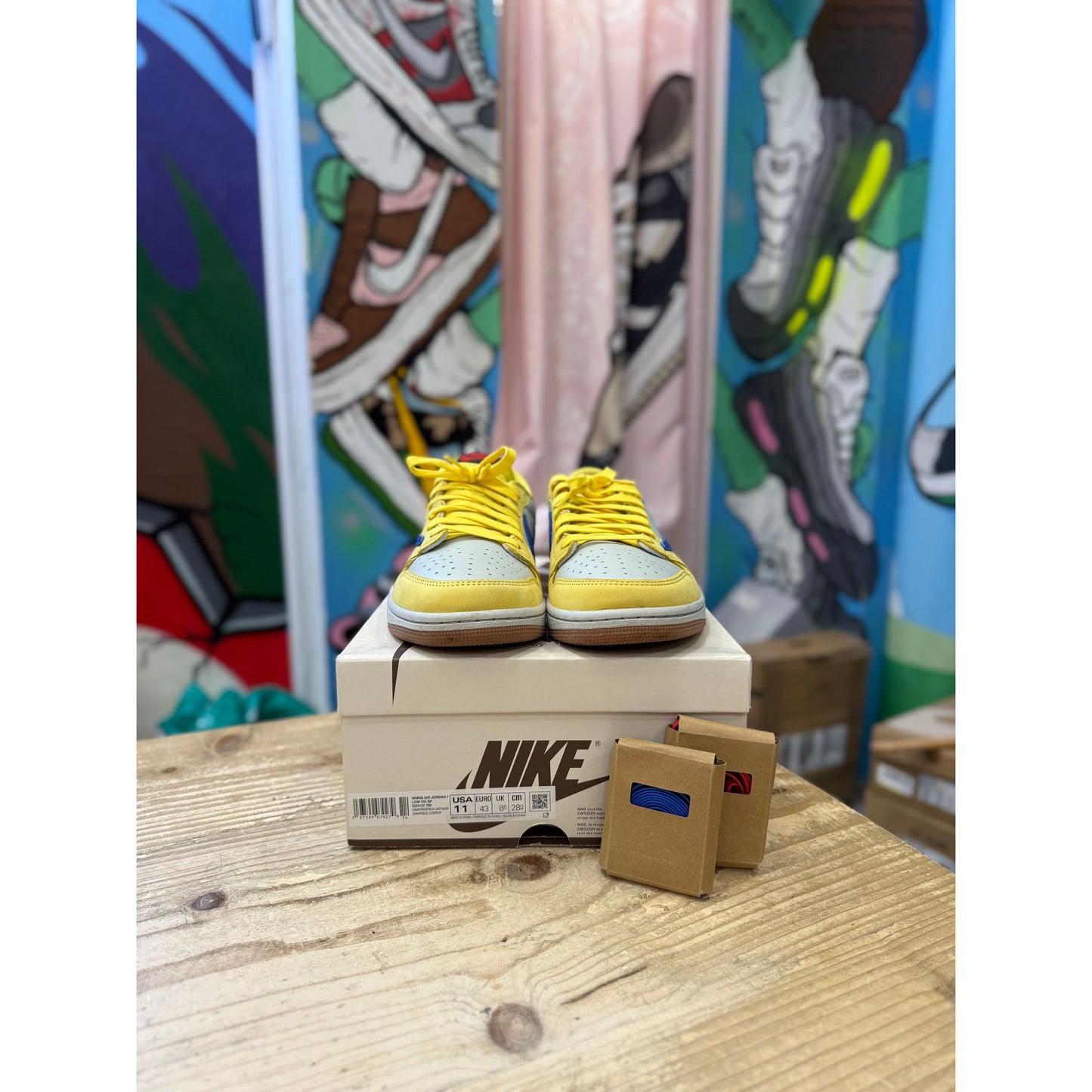 Jordan 1 Low Travis Scott Canary UK 8.5