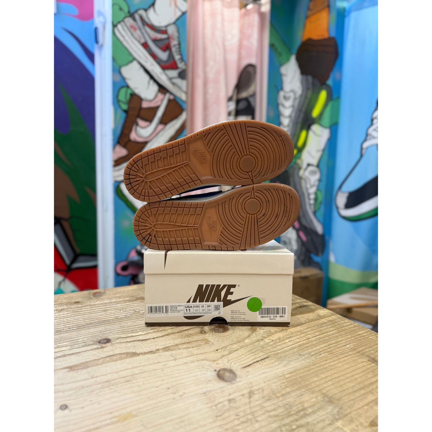 Jordan 1 Low Travis Scott Canary UK 8.5