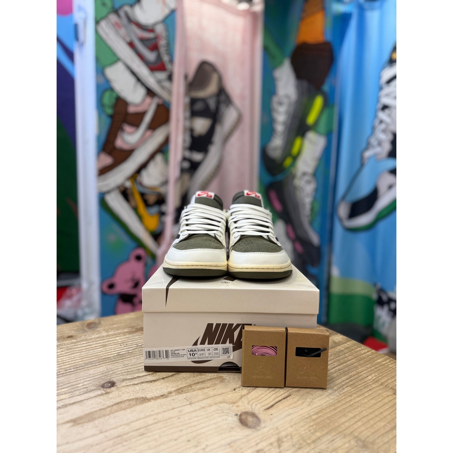 Jordan 1 Low Travis Scott Medium Olive UK9.5