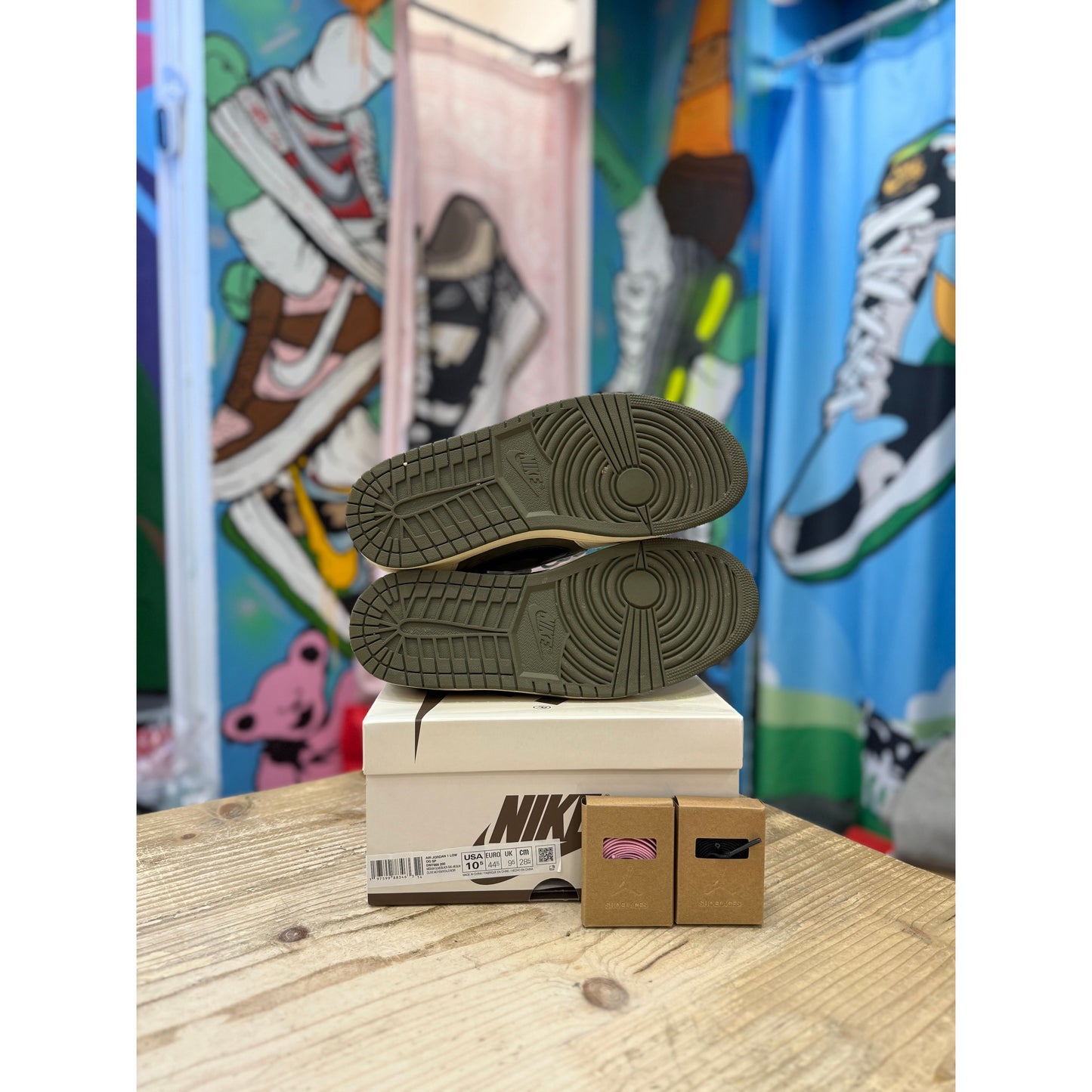 Jordan 1 Low Travis Scott Medium Olive UK9.5