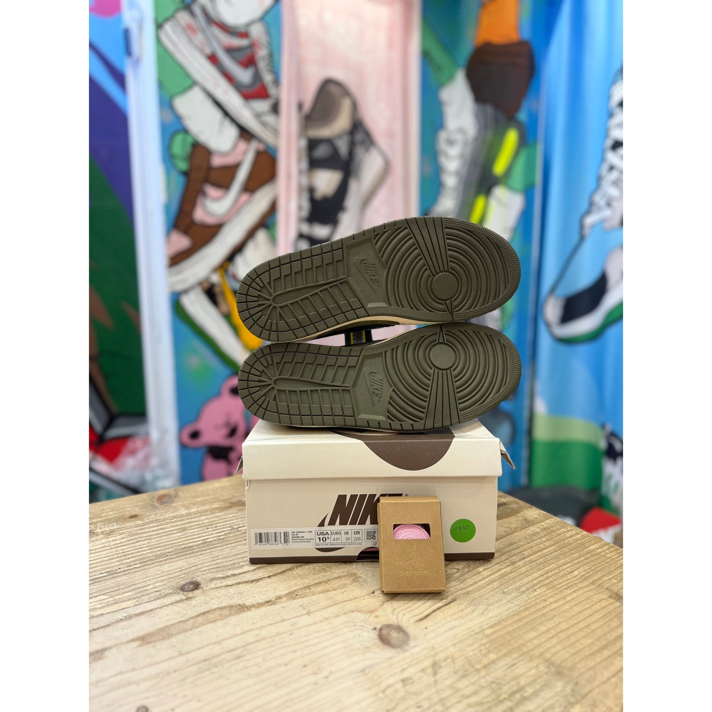 Jordan 1 Low Travis Scott - Medium Olive UK10