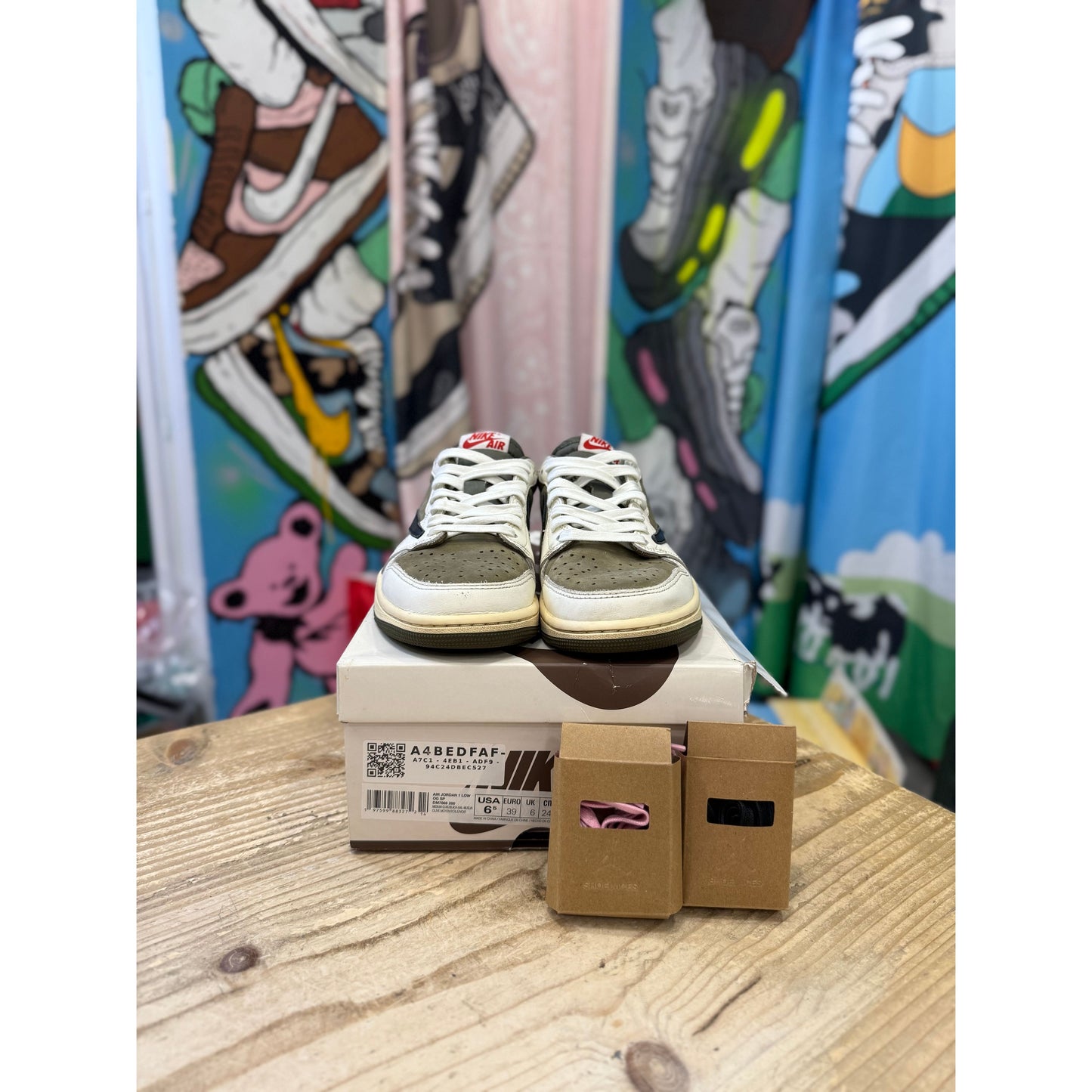 Jordan 1 Low Travis Scott Medium olive UK 6.