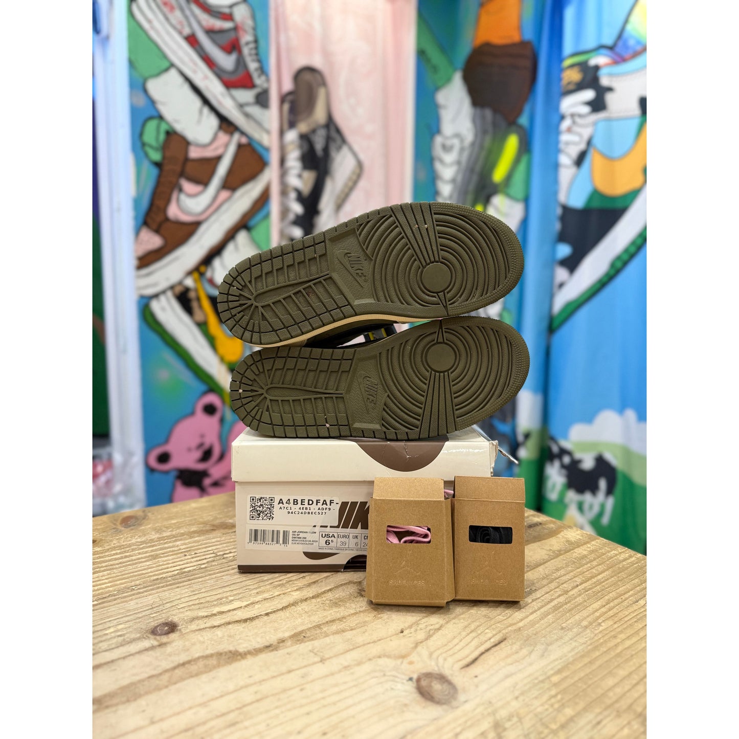 Jordan 1 Low Travis Scott Medium olive UK 6.