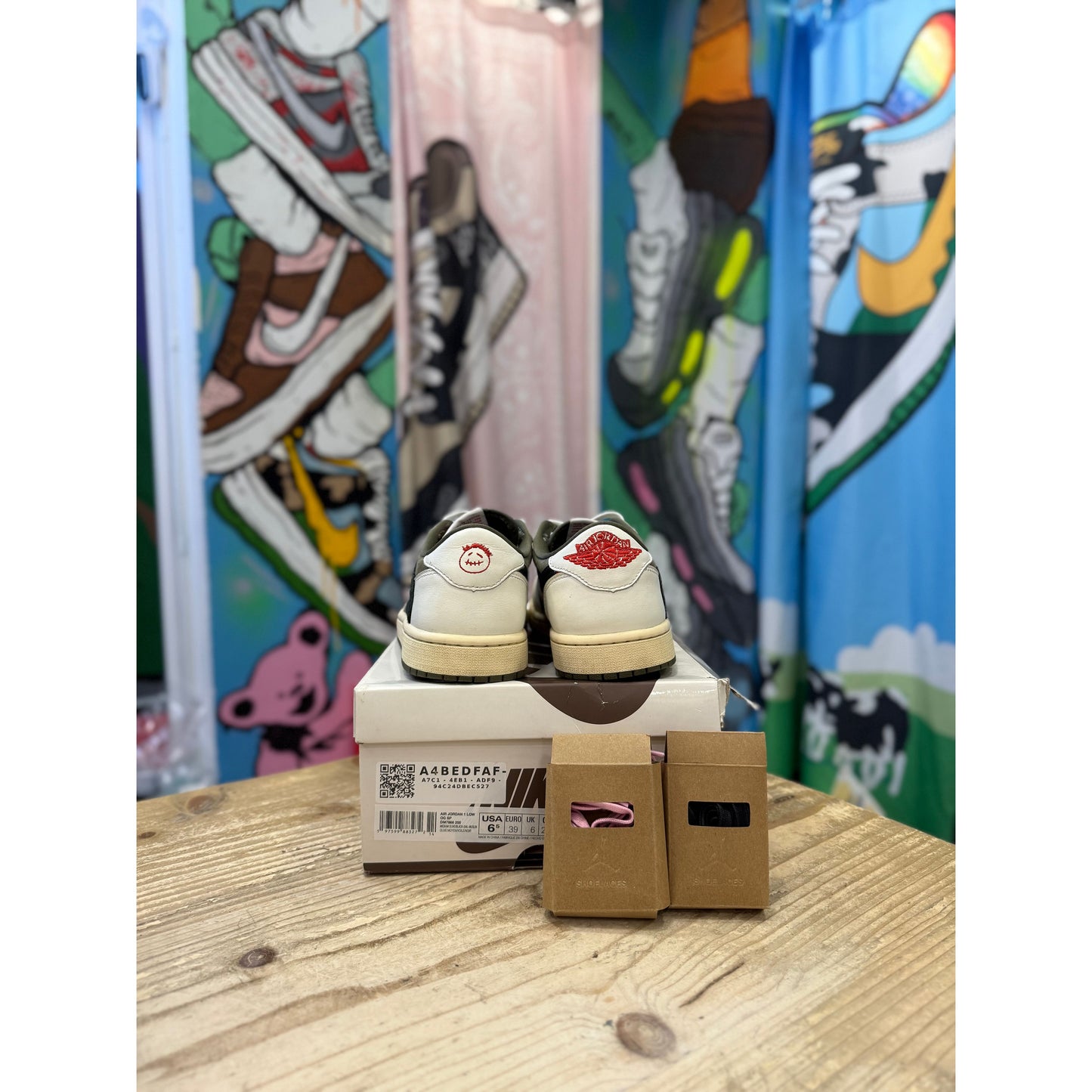 Jordan 1 Low Travis Scott Medium olive UK 6.