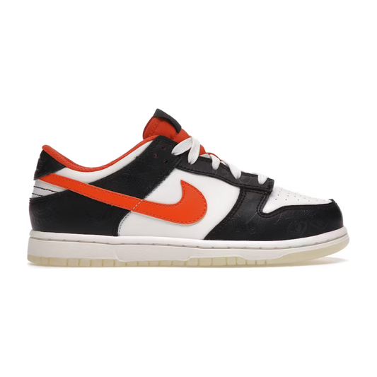 Nike Dunk Low PRM Halloween (2021) (PS) by Nike in Shoes. Available at KershKicks for £80.00. A must-have for fans of Nike looking to elevate their style with this Kids Trainers.
