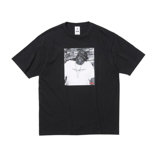 Supreme Jordan Biggie S/S Top Black by Supreme in Uncategorized. Available at KershKicks for £95.00. A must-have for fans of Supreme looking to elevate their style with this T-Shirt.