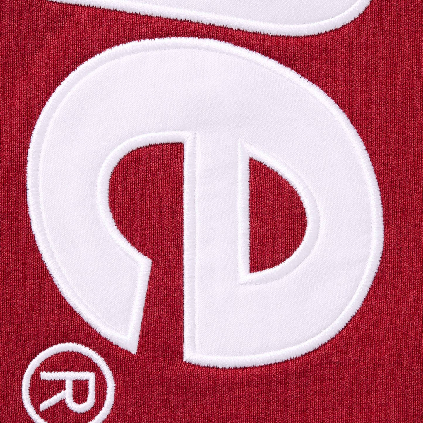 SATIN APPLIQUÉ HOODED SWEATSHIRT DARK RED