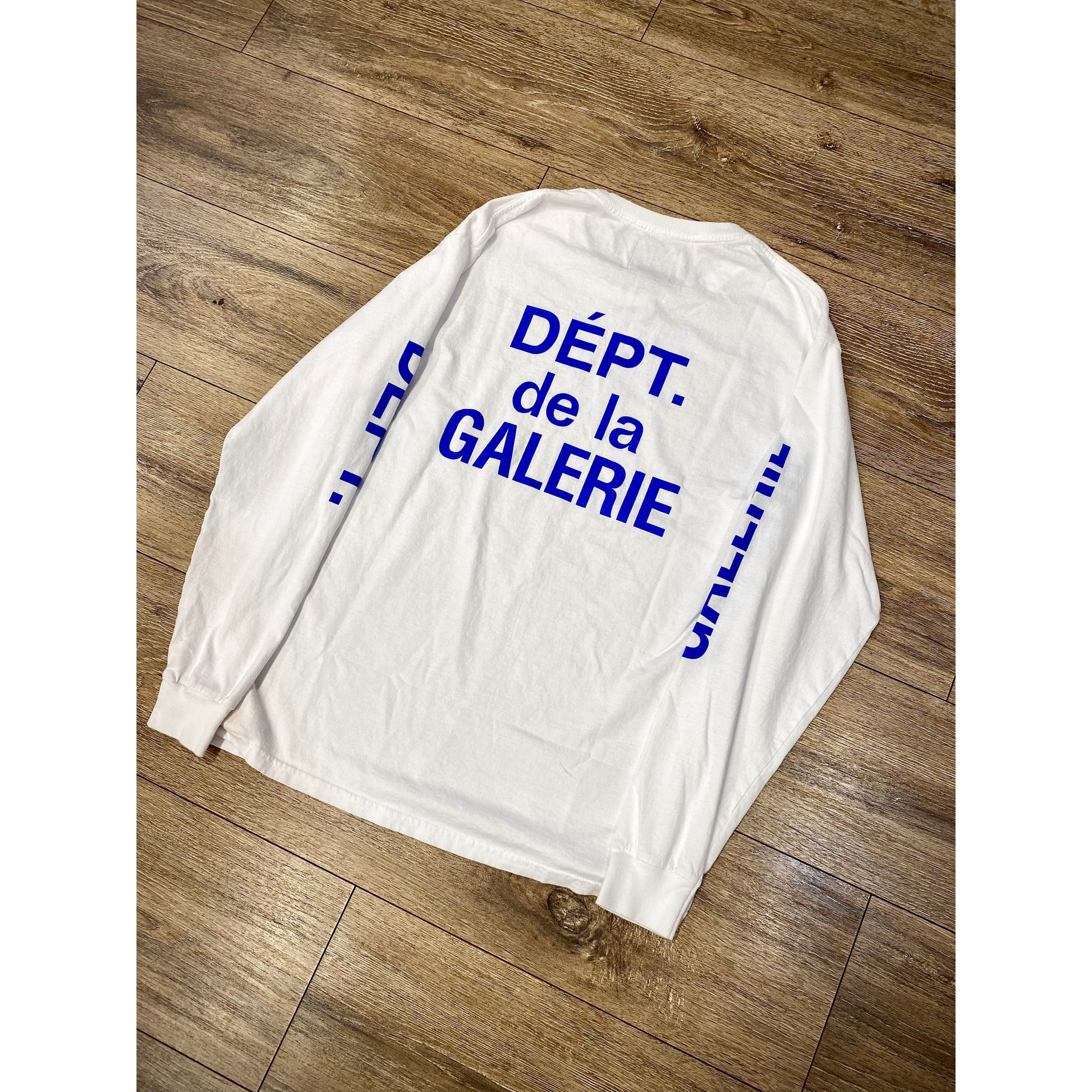 Gallery Dept. French Collector L/S Tee White Blue by GALLERY DEPT. in . Available at KershKicks for £250.00. A must-have for fans of GALLERY DEPT. looking to elevate their style with this T-Shirt.