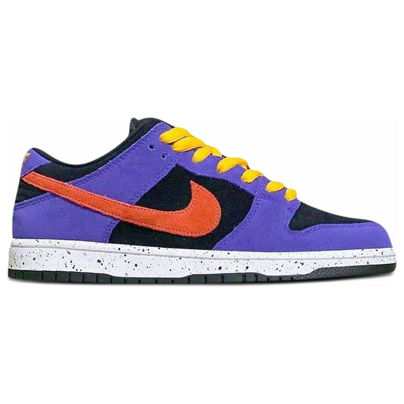 Nike SB Dunk Low ACG Terra by Nike in Shoes. Available at KershKicks for £250.00. A must-have for fans of Nike looking to elevate their style with this Shoes.
