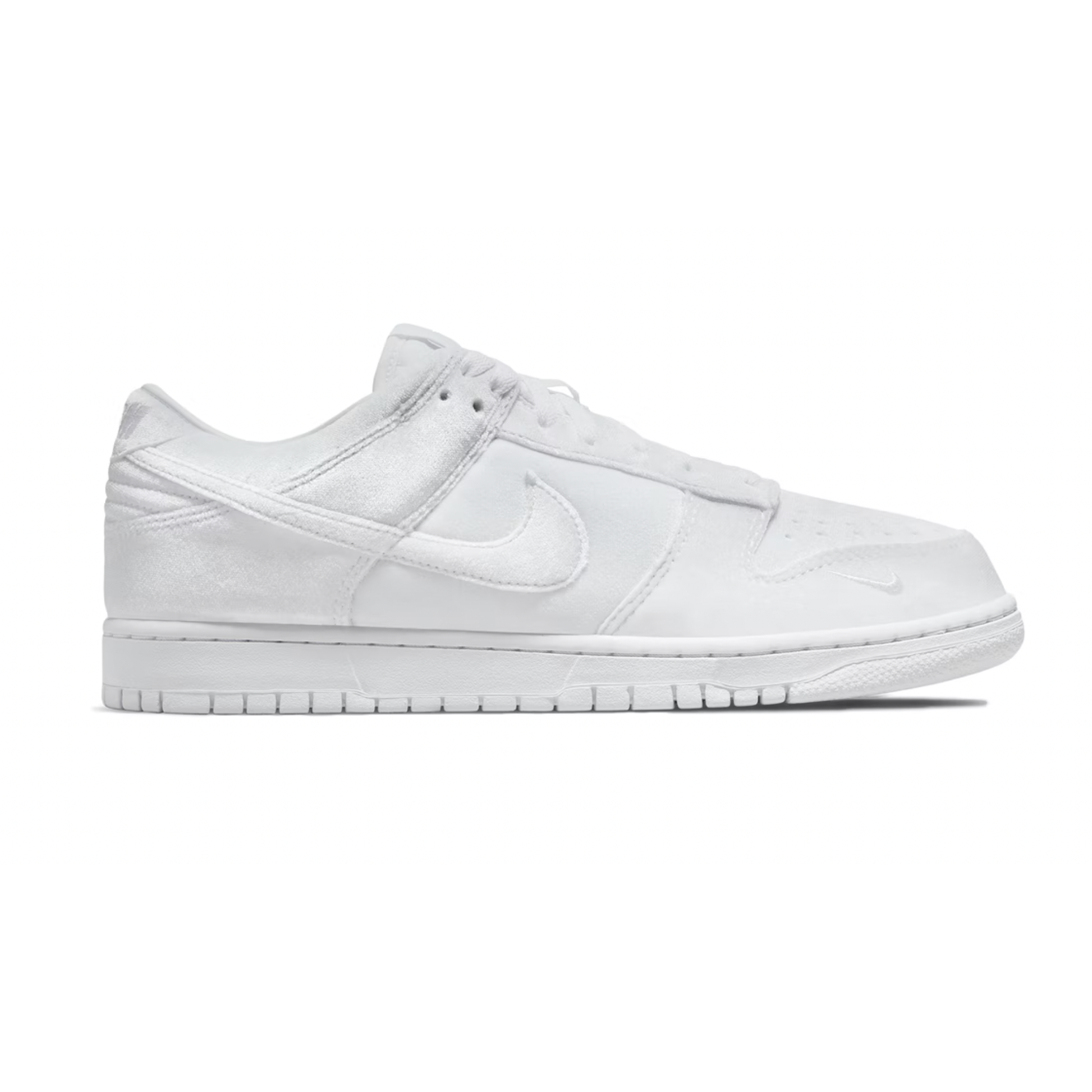 Nike white street shoes discount