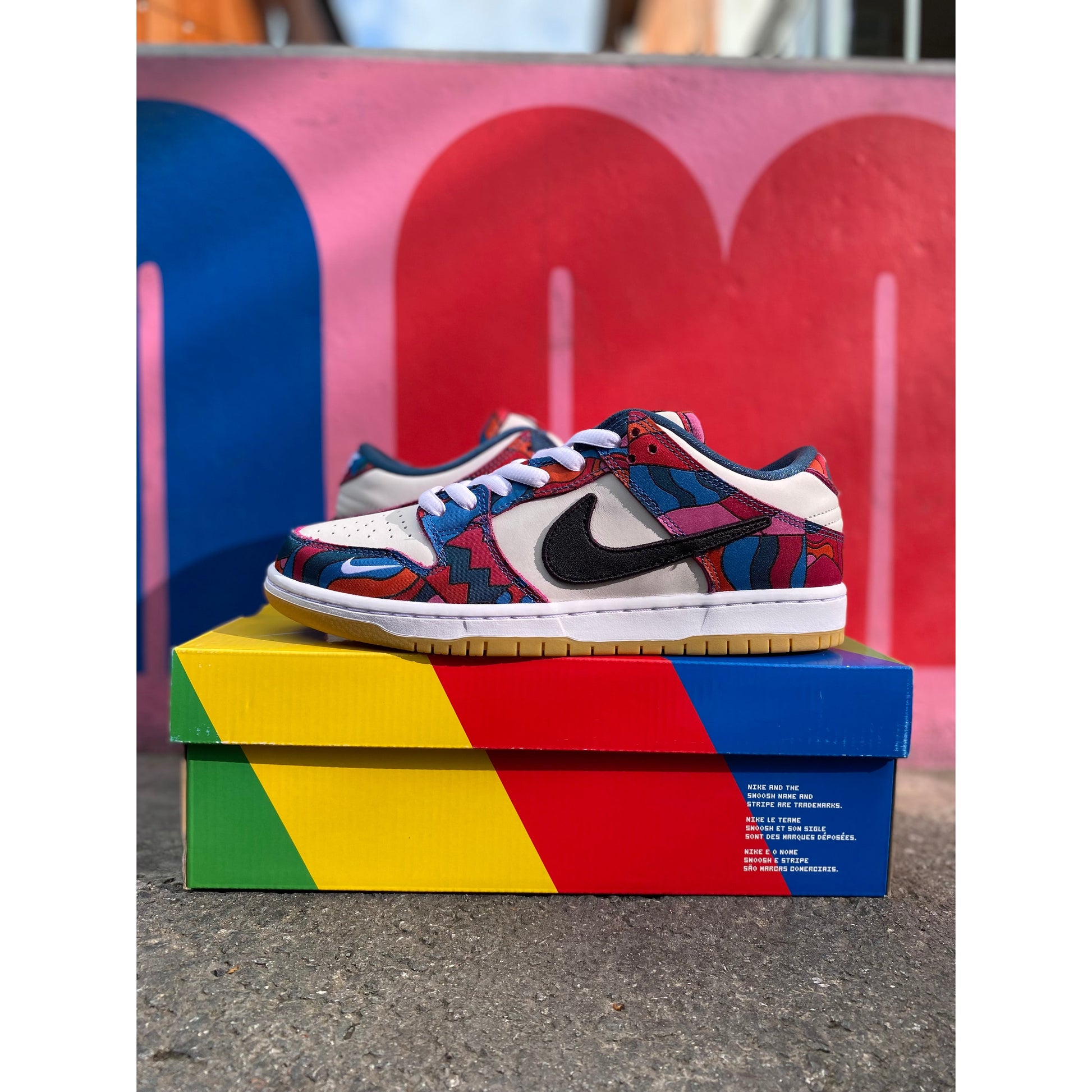 Nike sb dunks red and white stripe Clearance